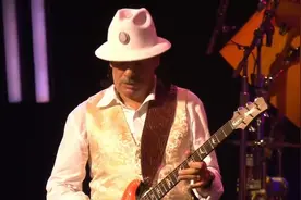 出现在英语课本上的人物，拉丁摇滚吉他之王卡洛斯·桑塔纳。视频封面