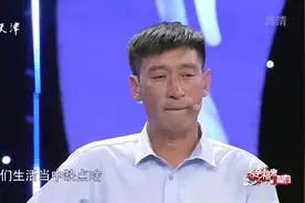 幸福来敲门：“无臂小伙”准备两份礼物送父母，父母泪流满面！视频封面