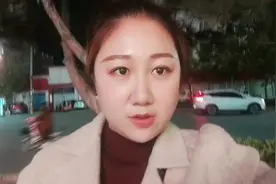 超级便利的共享小蜜蜂电动车，2块钱就能满城跑。你们那里有么？视频封面