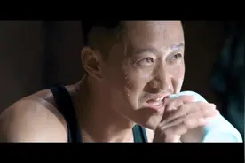 战狼：茅台到了吴京手里都是用来吹的，还说自己从来没有喝醉过。视频封面