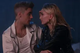 Justin Bieber 最新单曲 一万个小时 10,000 Hours，与海狸秀恩爱视频封面