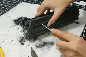 打印机自己钻孔，方便加碳粉和清理废粉，使硒鼓用的更久视频封面
