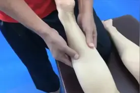 老师详细讲解小腿肌肉，告诉您为什么小腿“肚”横推才能有效松懈视频封面