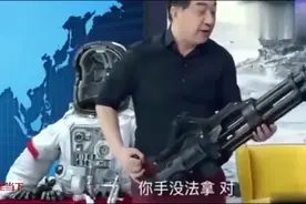 张教授手持“加特林”，现场教学怎么使用加特林机关枪！视频封面