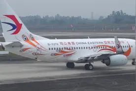 东方航空飞云南的孔雀飞机波音737起飞全过程，涂装真漂亮视频封面