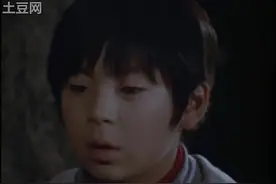 男孩向奥特之母祈祷！保佑泰罗奥特曼的手可以痊愈！