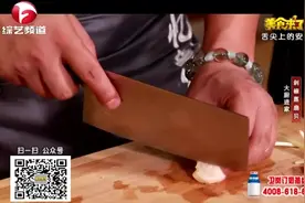 如何将扇贝处理，吃起来不腥不老呢，看看大厨是怎么做的视频封面