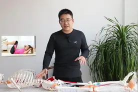 不胖小肚子大，臀部很翘，这是“骨盆前倾”，学会分析与矫正