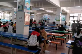 高中生伙食费每月600元，看看孩子们在学校饭堂一日三餐吃得可好视频封面