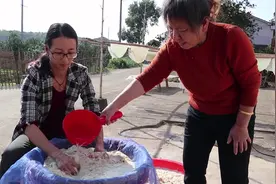 老祖宗的智慧真了不起，红薯淀粉手工提炼，小月带你了解全过程视频封面