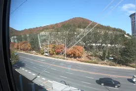 大连唯一地上地下相通的地铁，从户外瞬间进入黑暗，如同时空转换视频封面