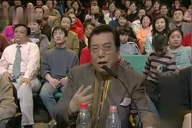 刘纯燕演唱《锉冰进行曲》又唱又跳很活跃，评委李双江打了9.99分