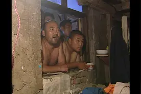 影视：工地大叔撩妹有一套，问人家为什么这么好看自己这么丑。