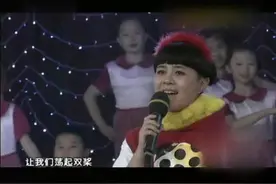 央视少儿节目主持人刘纯燕演唱经典儿歌《让我们荡起双桨》