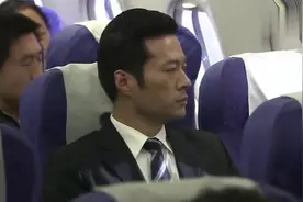 影视：飞机遇气流中度颠簸，申请爬升高度，飞行员激将法成功换道视频封面