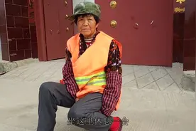 农村环卫工一月工资多少钱？大娘说出工资，小伙说真不容易