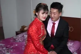 江西一姑娘出嫁，新郎追了她好几年，出门时背着满满的幸福视频封面
