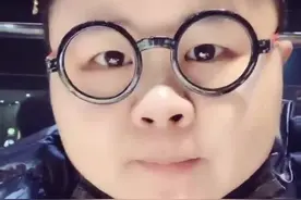 东北女人讲述拔火罐的经历，笑得我肚子疼！视频封面