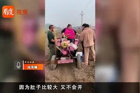 河南：400斤胖女孩艰难拍段子 下车要3个壮汉扶 视频花絮令人流泪视频封面