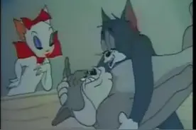 四川方言版《猫和老鼠》 假老练弹着吉他唱着《窗外》向小春求爱