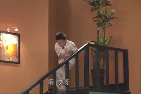 小吴磊吃零食吃的拉肚子，老爸抱起来就跑去医院，拉到虚脱！视频封面