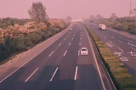 最发达的高速公路枢纽横穿无锡，京沪高速双向八车道视频封面