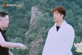 洪世贤不做渣男转行时尚Boy  身着浴袍长城开跳《野狼disco》视频封面