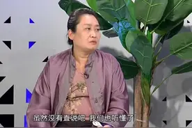 母亲欲言又止的秘密，怕女儿受不了刺激，哭着在编导耳边说出来！视频封面