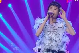 音乐剧式演唱《她》，收放自如，唱的这么精彩，现场收粉无数视频封面