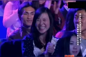 疯狂主妇演唱改编版《爱情买卖》，歌声像被施法大叔眯眼直乐！