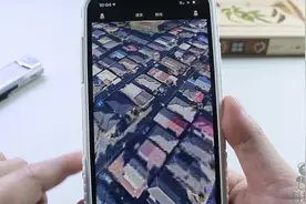 手机地图这样用，能够清晰的找到自己家的屋顶，很好玩！视频封面