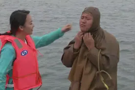 抓海参没有一套专业的潜水服可不行，了解一下专业潜水服怎么穿视频封面