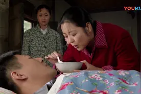 柿柿红 农妇家已经没粮了 还从沟里救了一个饿晕的小伙  好人啊视频封面