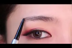 3分钟眼部化妆教程，如何让你的眼睛看起来很漂亮视频封面