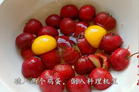 山楂里加2个鸡蛋，简单几步，开胃解馋，孩子三天两头点名吃，香视频封面