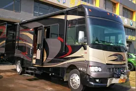 这有可能是武汉最为现代化的二手车展示交易区了，豪车房车好多！视频封面