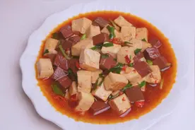 补血是很多女性必经的路,它是鸭血豆腐,补血安神气血足!视频封面