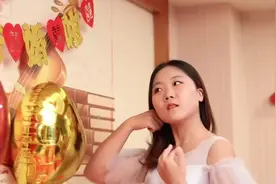 广东一内衣模特出嫁，穿着睡衣，尽显好身材，实在太漂亮了视频封面