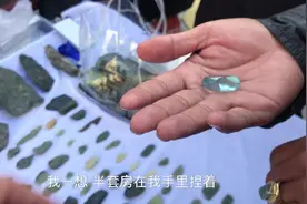 逛逛新疆石头市场，海蓝宝石卖家报价几十万，懂行的来看看值不