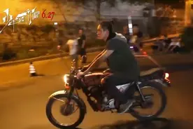 从男孩到男人！易烊千玺隔着屏幕散发的荷尔蒙气息视频封面