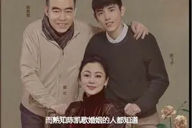 陈凯歌一家4口罕见同框，51岁陈红和小儿子陈飞宇实力颜值担当！