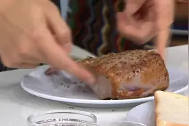 香港名厨制作川椒果仁烤羊架，五星级的食法，味道不错哦！视频封面