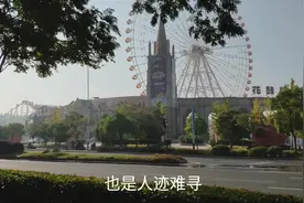 三线小城蚌埠的街道不用担心堵车，即使是游乐场周边也略显冷清