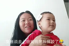 打工妹带着孩子骑摩托车，最后把孩子摔倒了，老公直接破口大骂视频封面