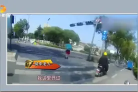 快递小哥帮扶老人反被讹，交警查看监控后，怒斥老人：做人要讲理视频封面