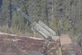 法军LG1式105mm轻型榴弹炮，非常适合山地作战视频封面