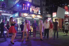 泰国街头俄罗斯美女尬舞视频封面