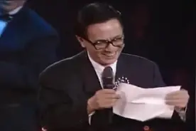 音乐鬼才黄霑与罗大佑同台合唱《沧海一声笑》，真正的绝世歌曲！视频封面