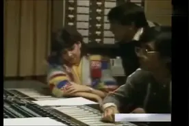 甄妮和罗文现场录音《铁血丹心》，气质佳才艺好，一代人经典回忆视频封面