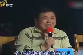 这位大姐跳着舞唱着“油条歌”，啥也不会就会炸油条，笑翻全场